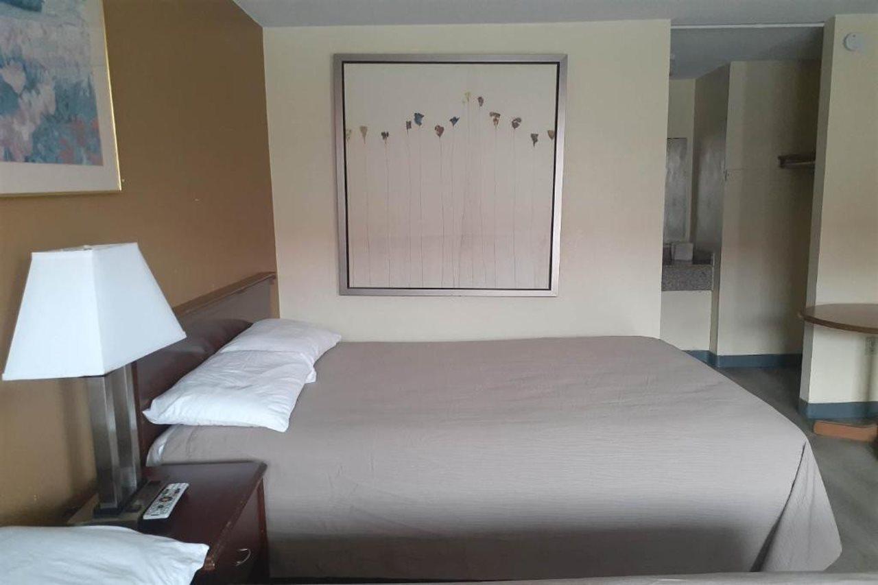 Holiday Lodge Virginia Pearisburg ภายนอก รูปภาพ