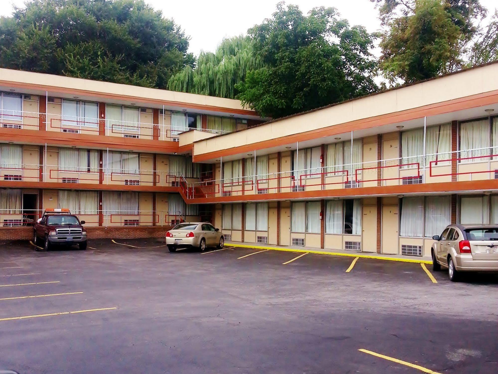 Holiday Lodge Virginia Pearisburg ภายนอก รูปภาพ